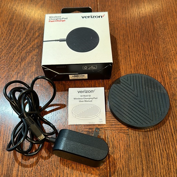 Wireless Charging Pad-Fast Charge - Picture 2 of 8